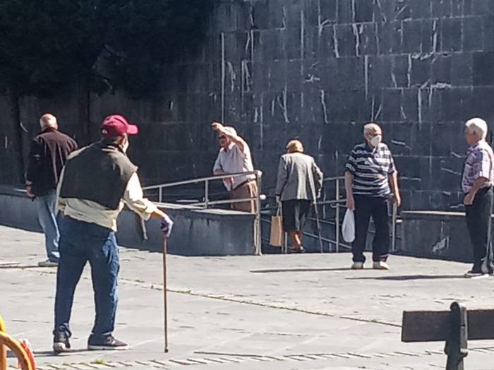 Osasun Sailak kontaktu estuen definizioa zehaztu du, pertsona zaurgarriak bakarrik kontutan hartuz