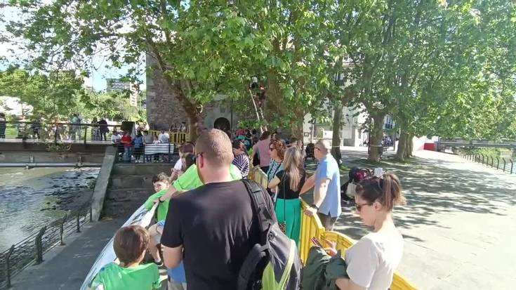 Jaietako hitzordu berria, erreka gainetik zintzilik