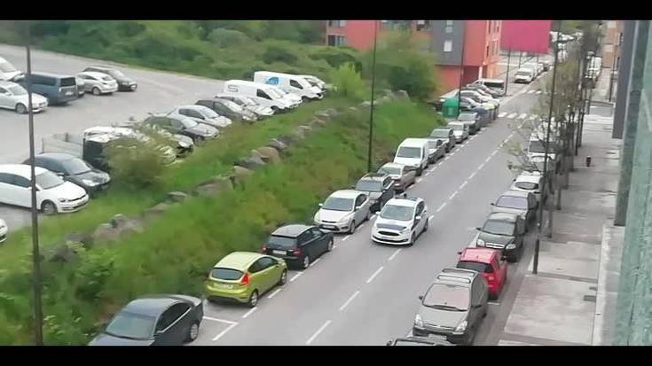 Balkoietan eta leihoetan Osasun arloko langileen alde txaloka | 28. eguna