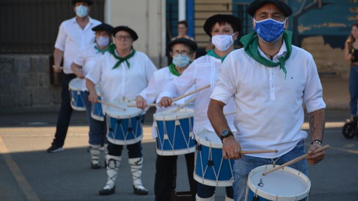 Kaletxikiko auzotarrek danborrada ospatu dute