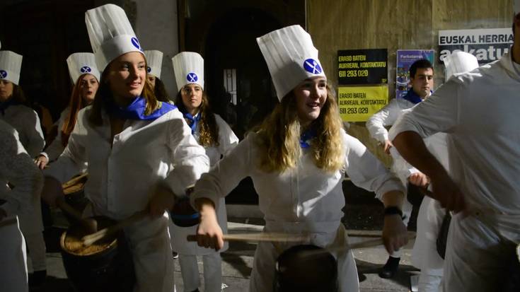 Santa Krutz elkartearen danborrada: "Santa Krutz Martxa", "Santa Krutz elkartearen ereserkia" eta "Andoaingo ereserkia"