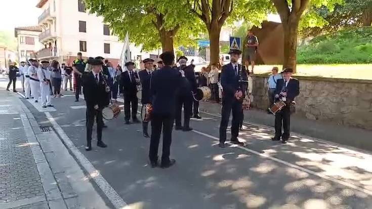 Ikurriñaren jaitsieraren hasiera