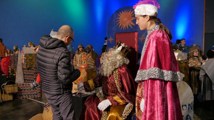 Pajeak, antortxeroak eta boluntarioak behar ditu Urnietako Udalak, Errege Magoen desfilerako