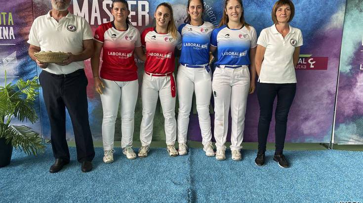 Nora Mendizabalen eta Itxaso Erasunen partida bikaina Bastidan, Master Laboral Kutxa Udako torneoan