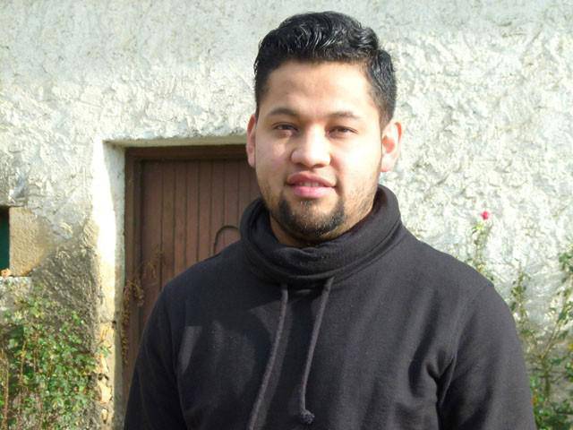 “Gogorra da hain  gazterik jaioterria uztea”